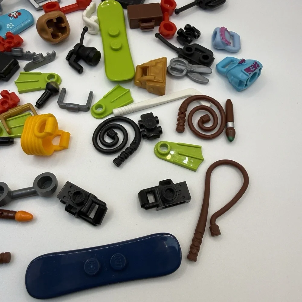 Lego Lot of 50 Minifigure Accessories Holdable/ Wearable Suitcase Guitar 004 - Picture 4 of 5